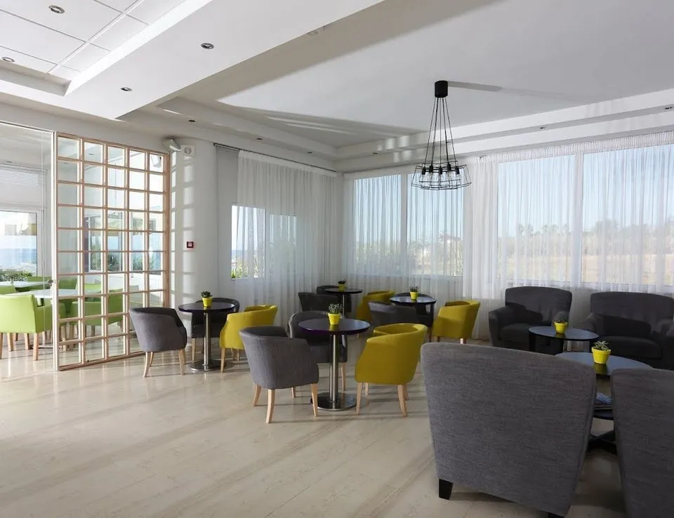 Artina Hotel