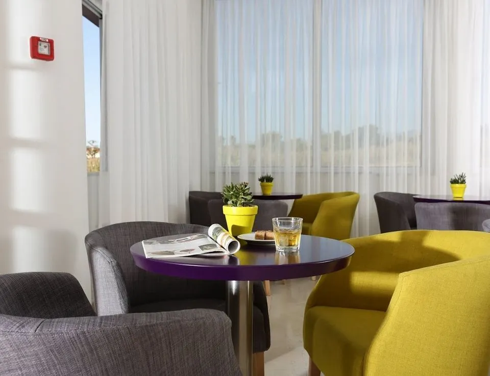 Artina Hotel