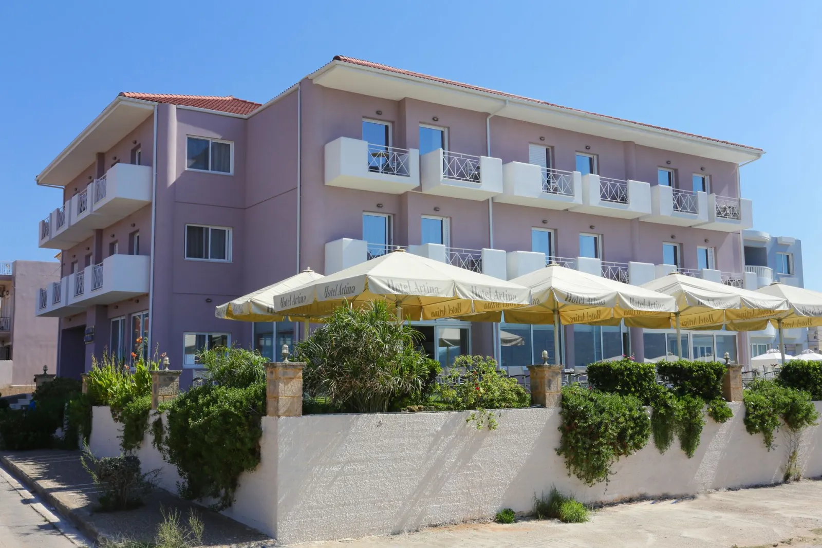 Artina Hotel