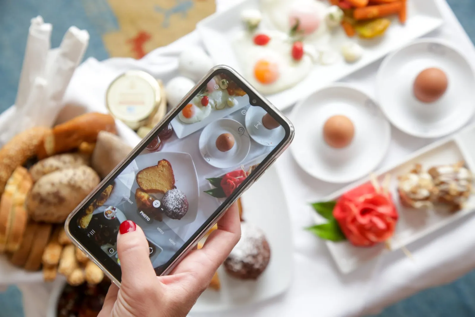 Start your day in the comfort of your room with Astoria’s breakfast room service—delicious flavors delivered right to your door, for a perfectly relaxing morning.
