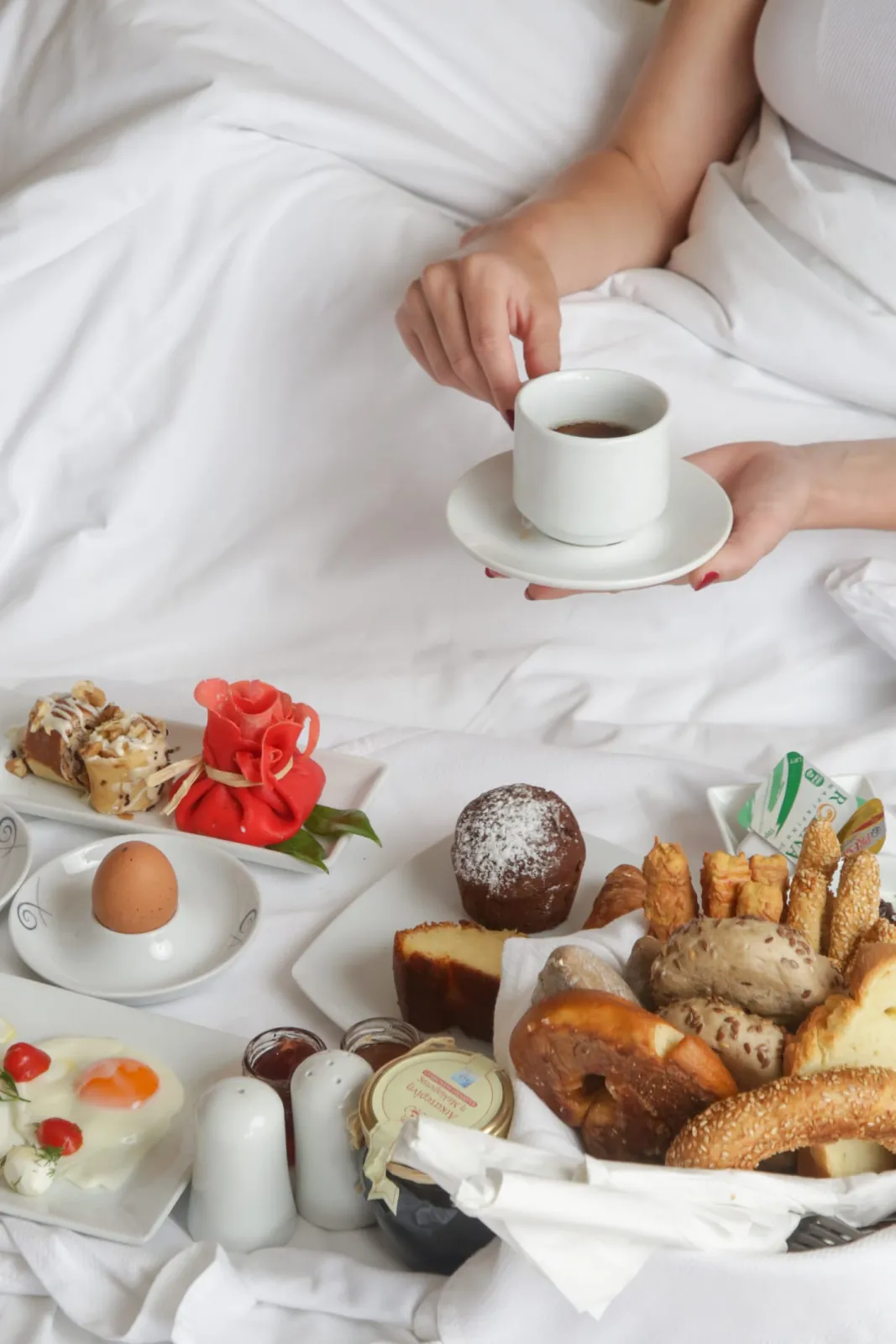 Start your day in the comfort of your room with Astoria’s breakfast room service—delicious flavors delivered right to your door, for a perfectly relaxing morning.