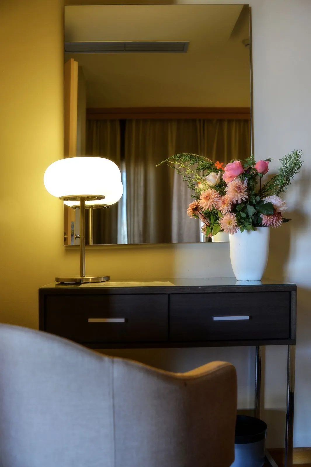 Whether in town for business or for holidays, ASTORIA offers authentic hospitality, hip atmosphere and unbeatable rates in the heart of Thessaloniki