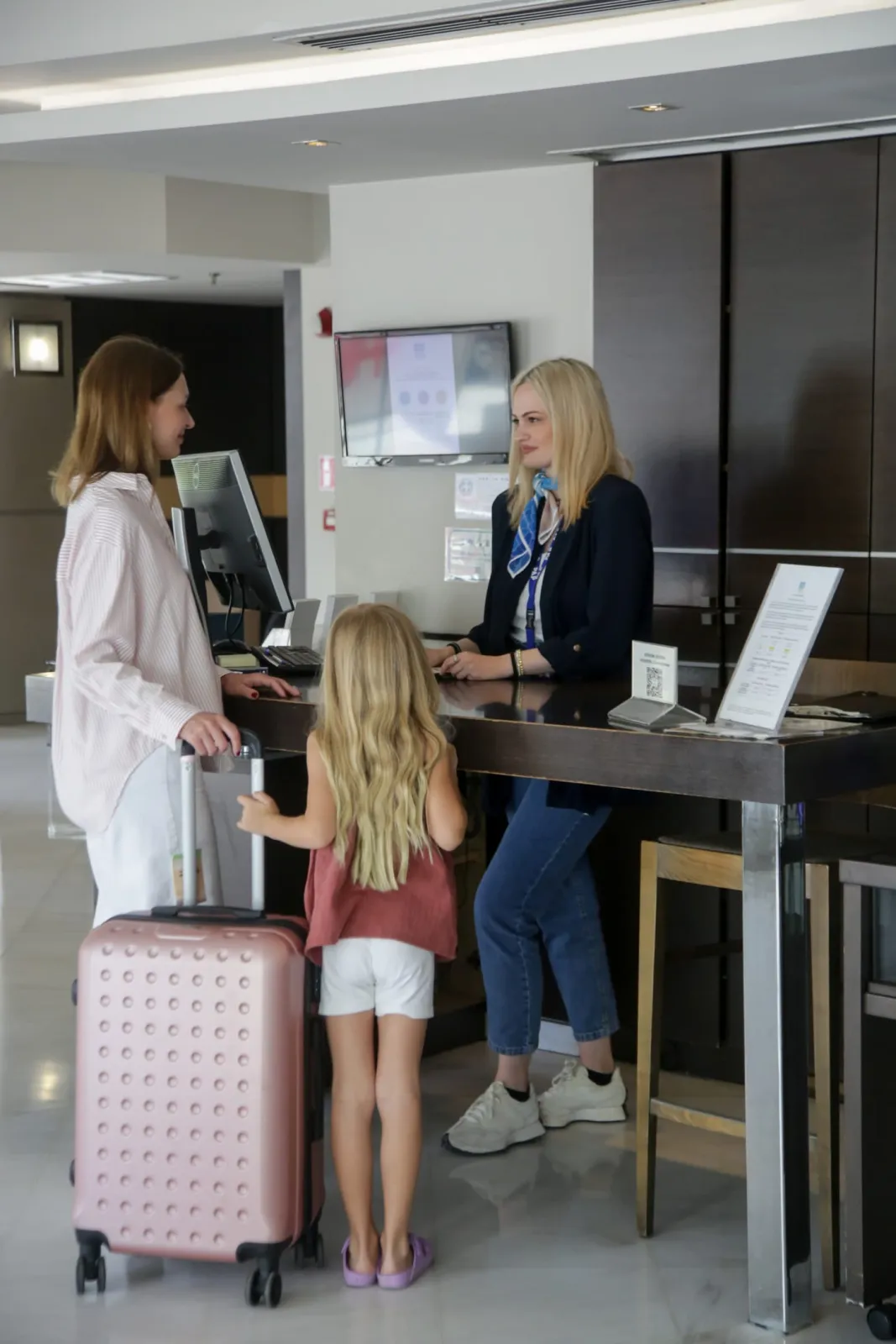 At Astoria Hotel Thessaloniki, our front desk operates 24/7 to ensure your stay is stress-free. Whether you need assistance with check-in, local recommendations, transportation arrangements, or special requests, our dedicated staff is always here for