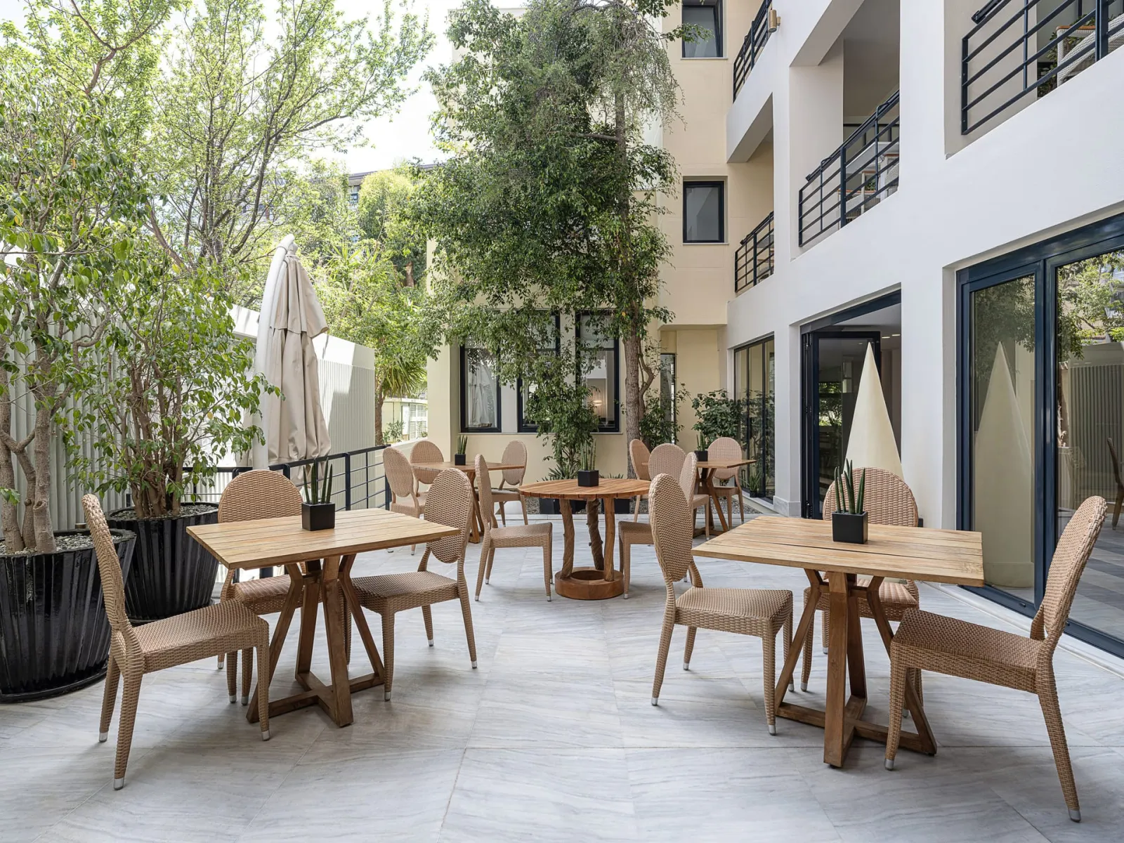 Avra City Hotel
