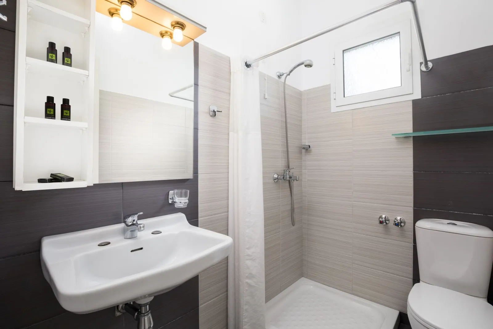 Comfort Studio with Balcony

Just 30 meters from the beach, our Comfort Studio with Balcony offers a double or two single beds, a private bathroom, and a kitchenette. Enjoy peaceful mornings and sunsets from your private, serene balcony.