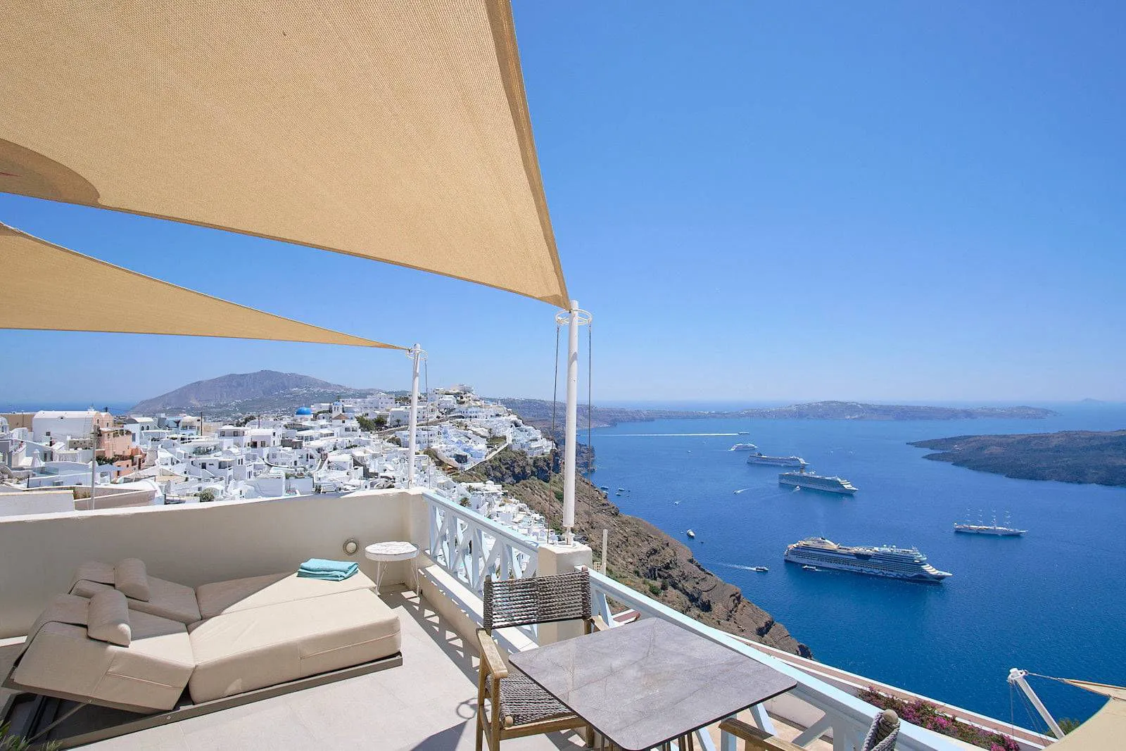 Blue Dolphins Apartments & Suites