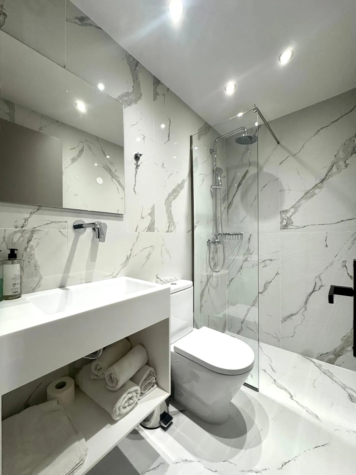 PREMIUM DOUBLE ROOM BATHROOM