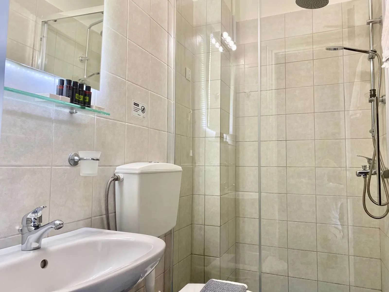 COMFORT DOUBLE ROOM BATHROOM