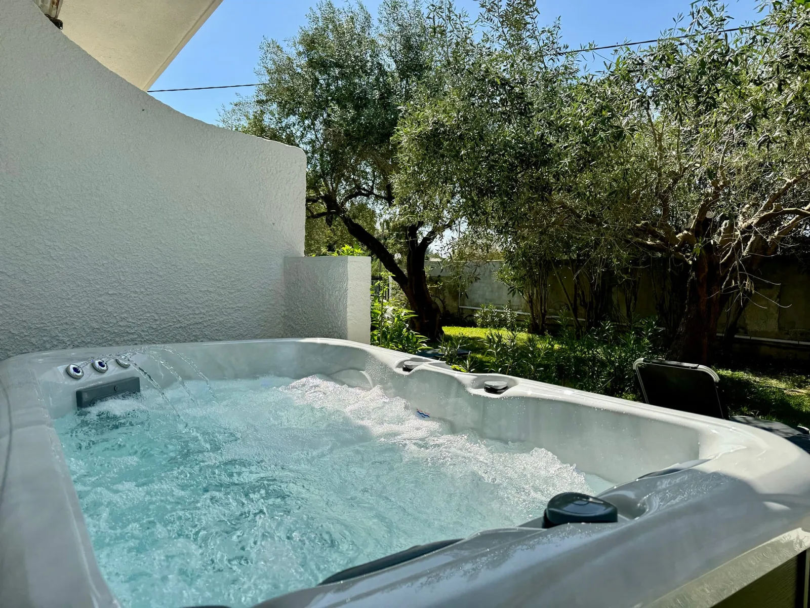 JACUZZI  AT HONEYMOON JUNIOR SUITE