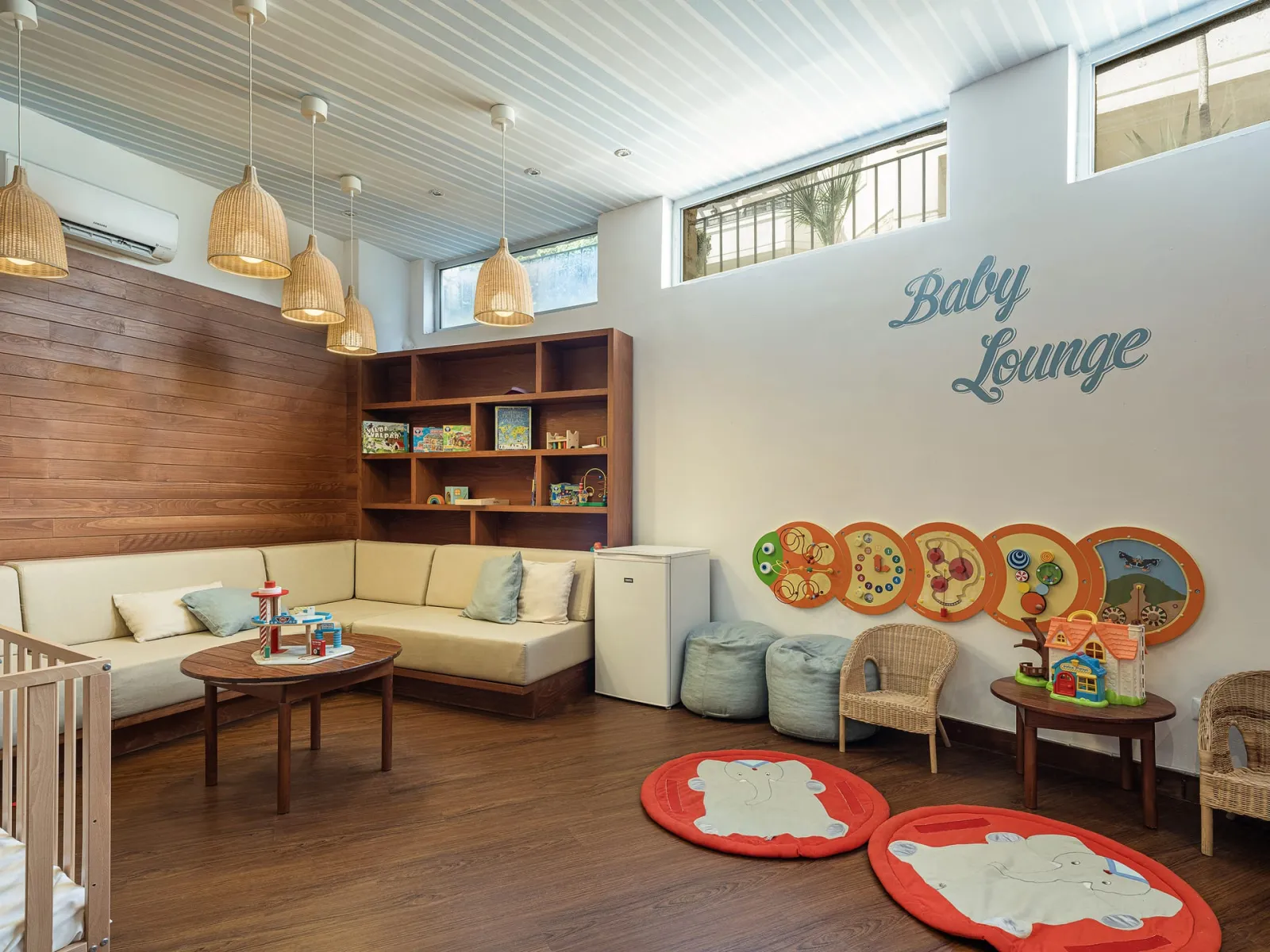 BABY LOUNGE