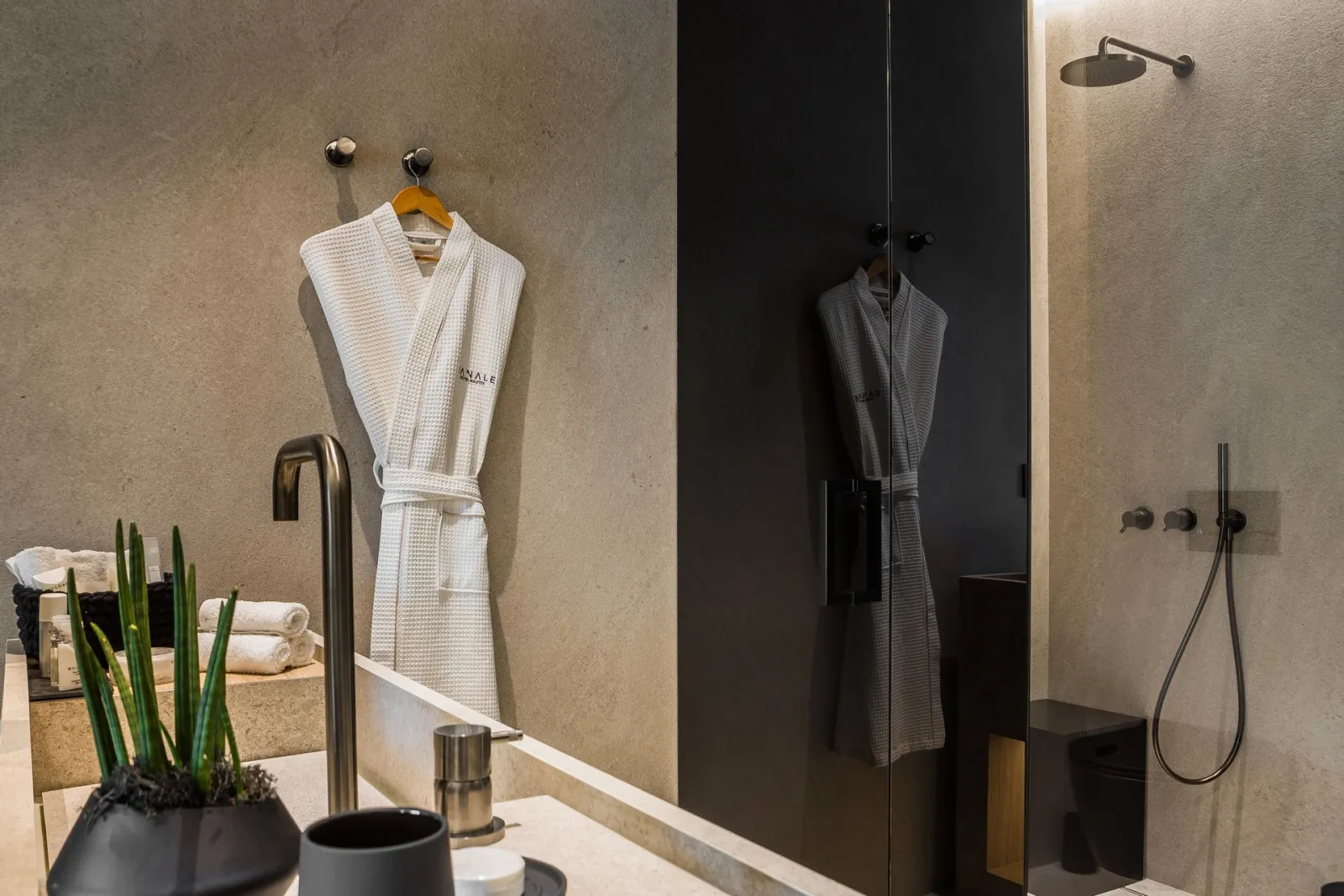 Canale Hotel & Suites