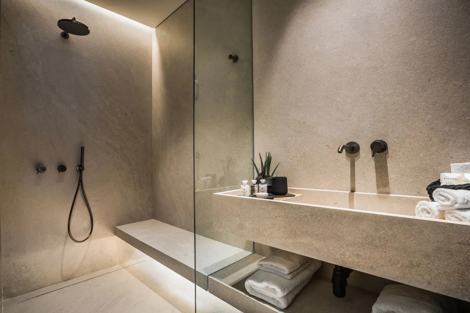 Canale Hotel & Suites