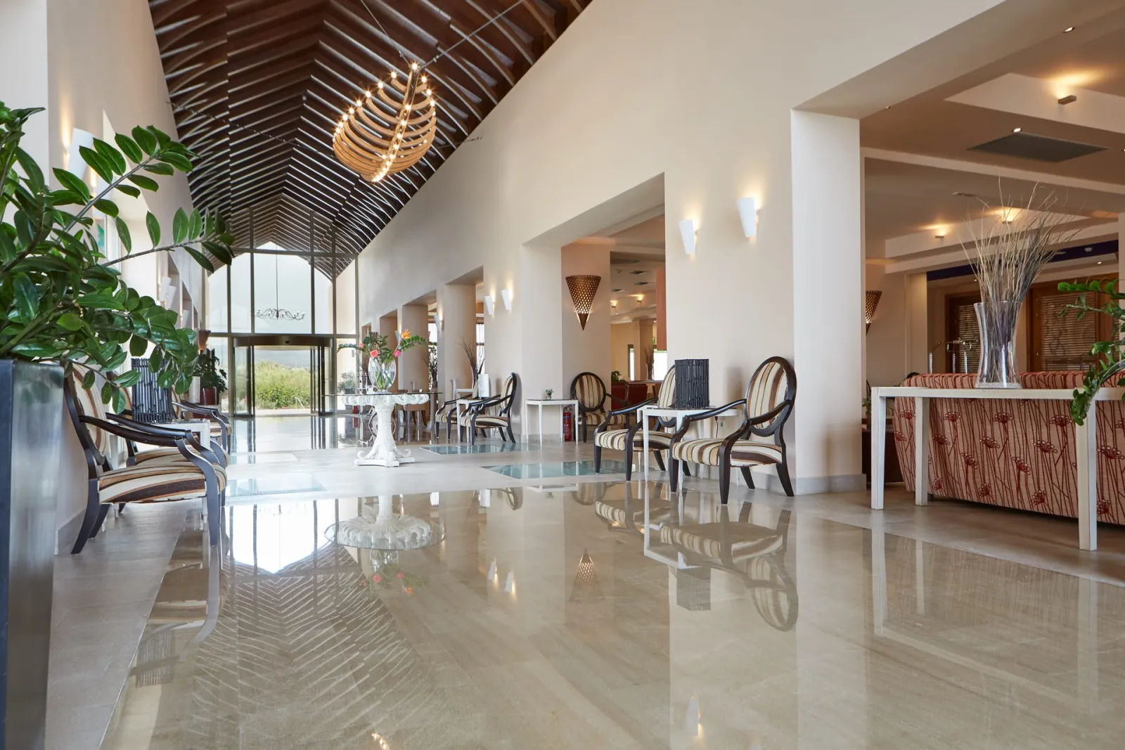 Lobby Bar - Indoors