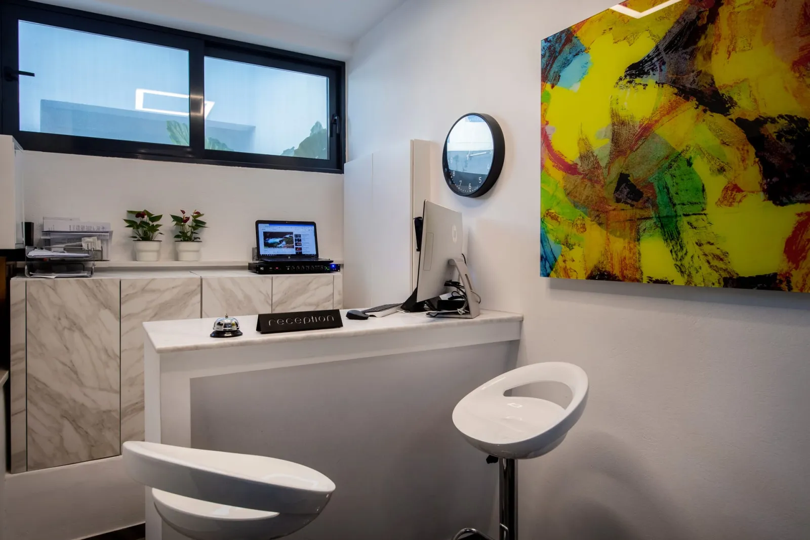 RECEPTION DESK