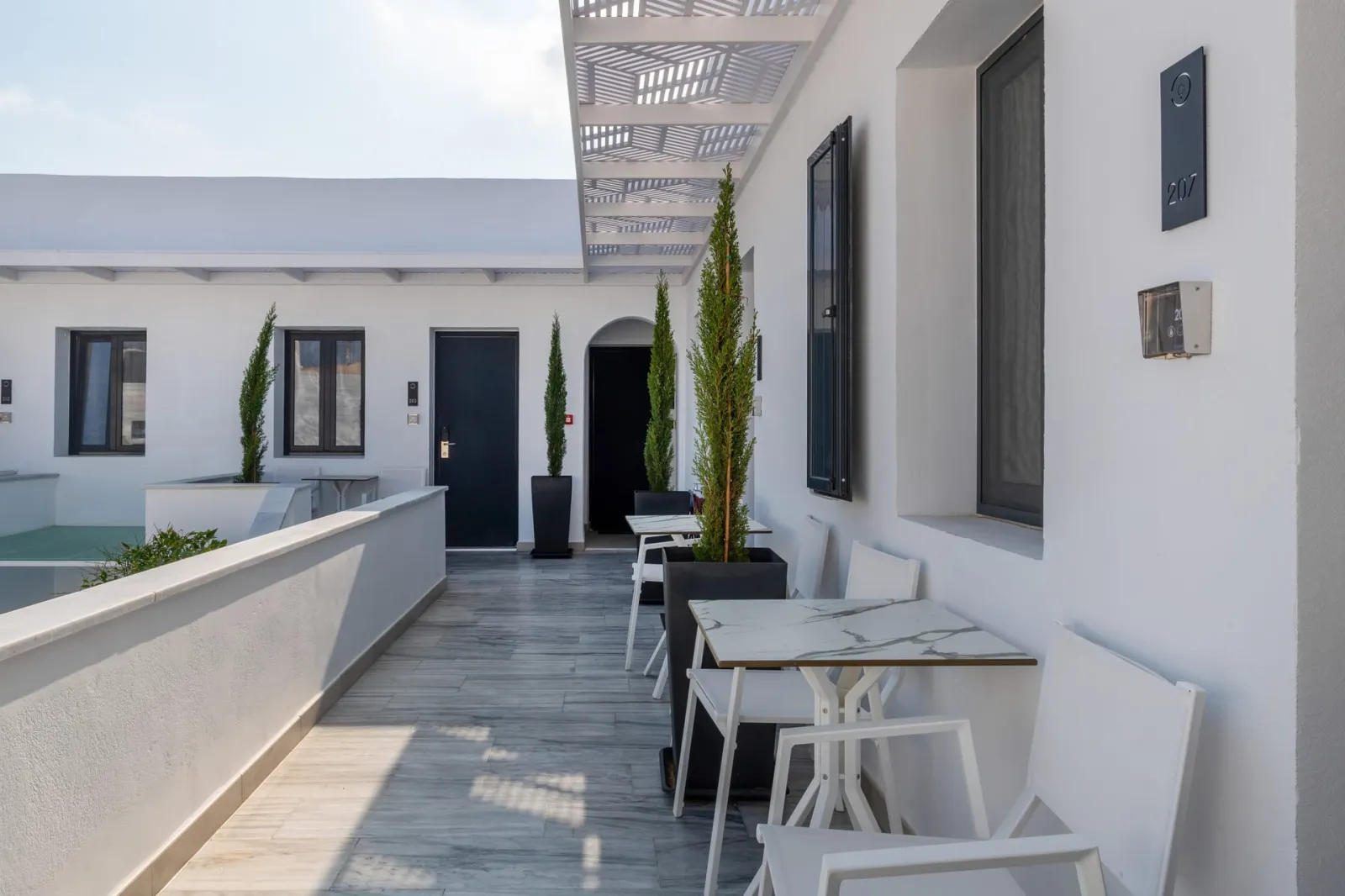 FIRST FLOOR FACING THE YARD