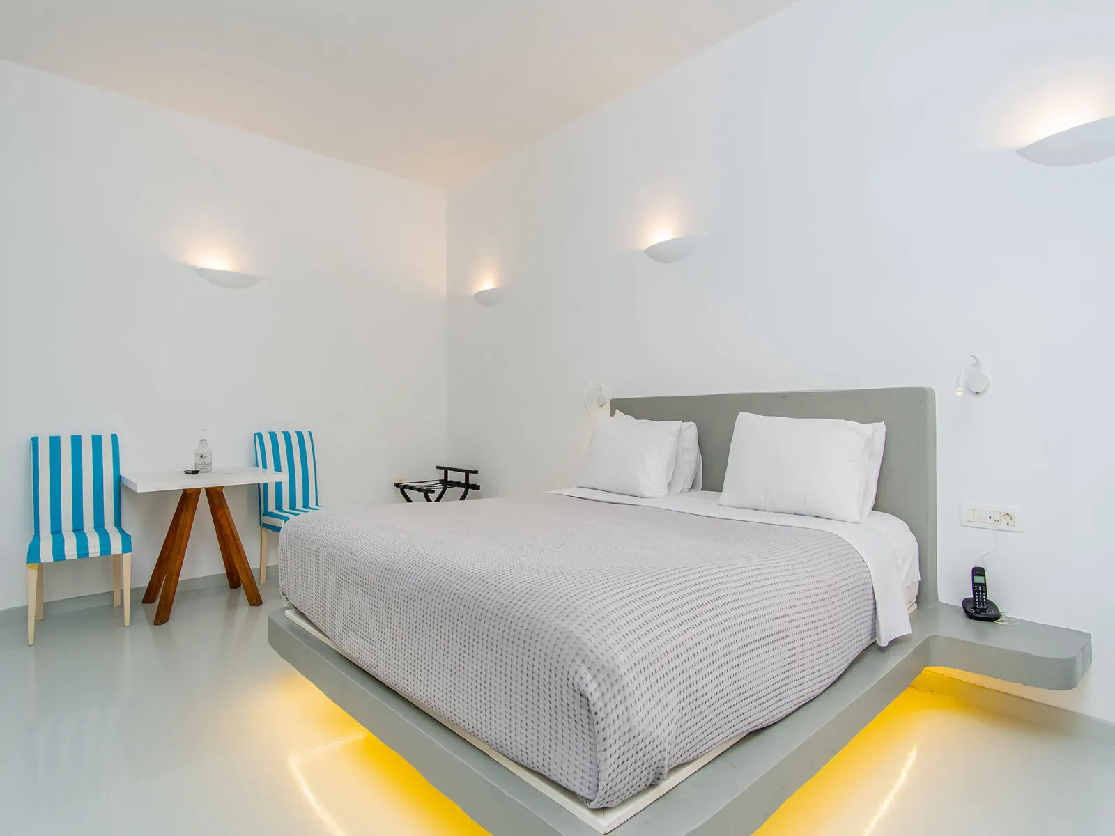 Central Fira Suites