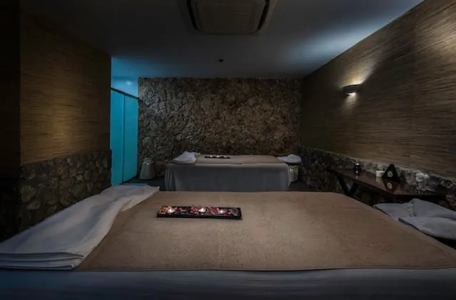 Diamond Deluxe Hotel