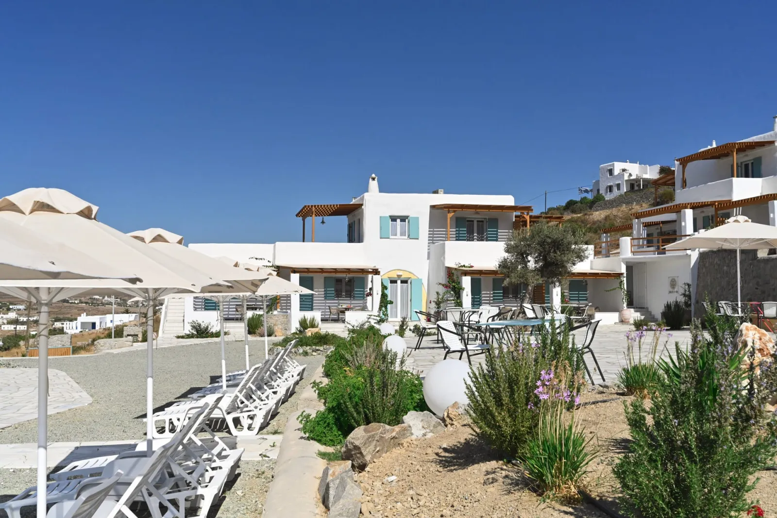 Sun Loungers/Umbrellas