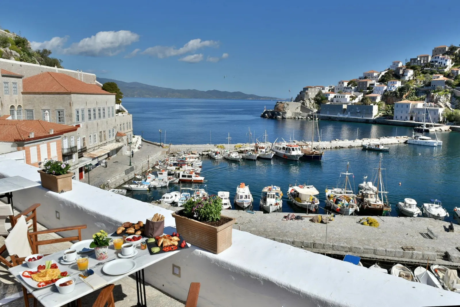 Douskos Port House Hydra