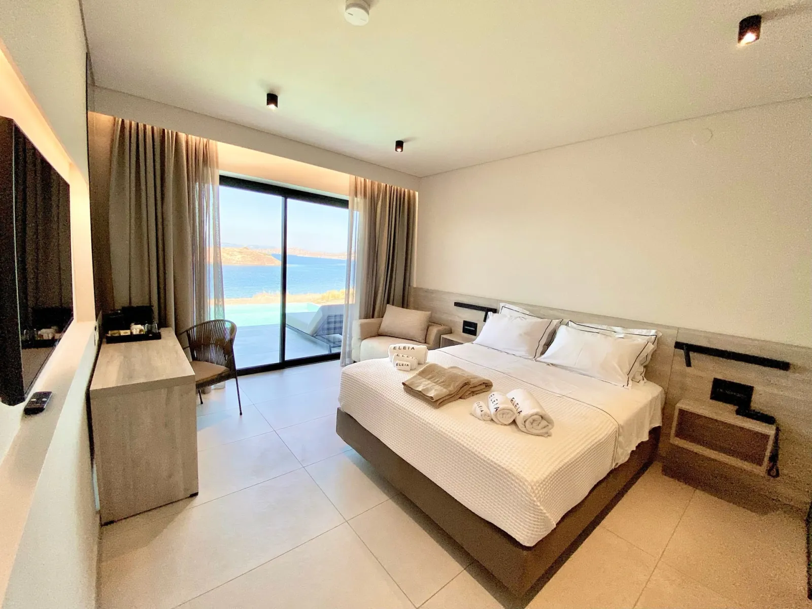 Eleia Seafront Rooms & Villas