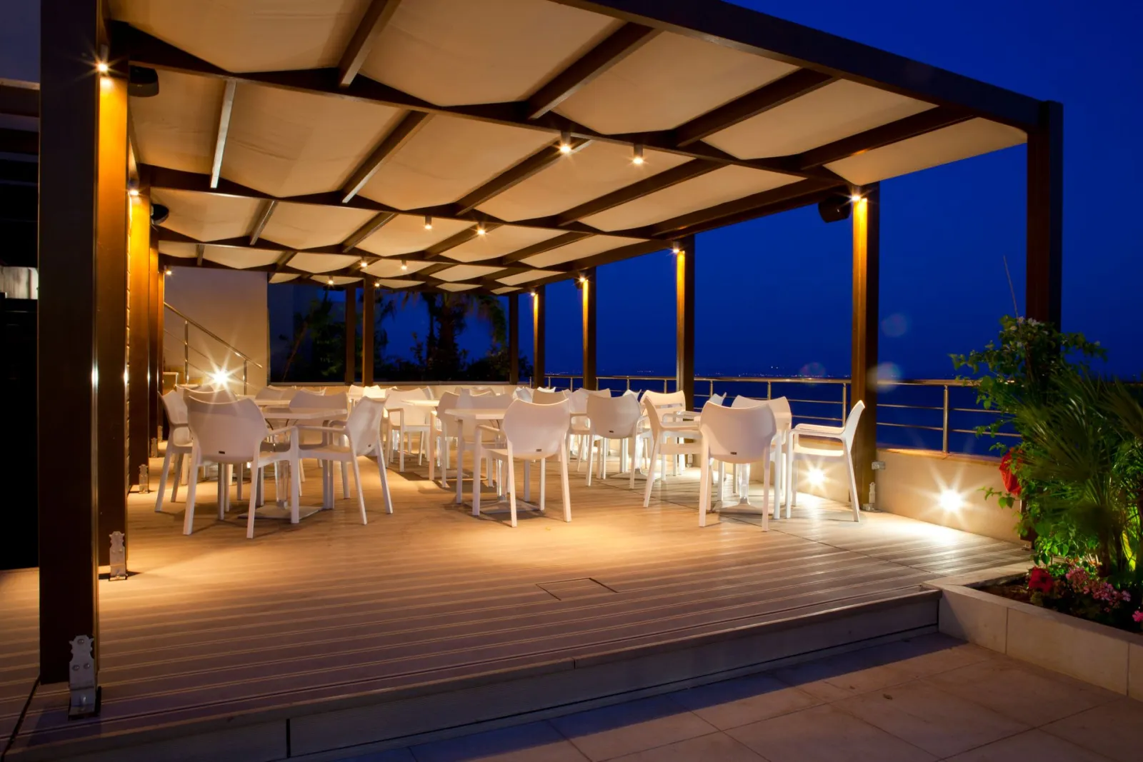 Nefeli pool bar