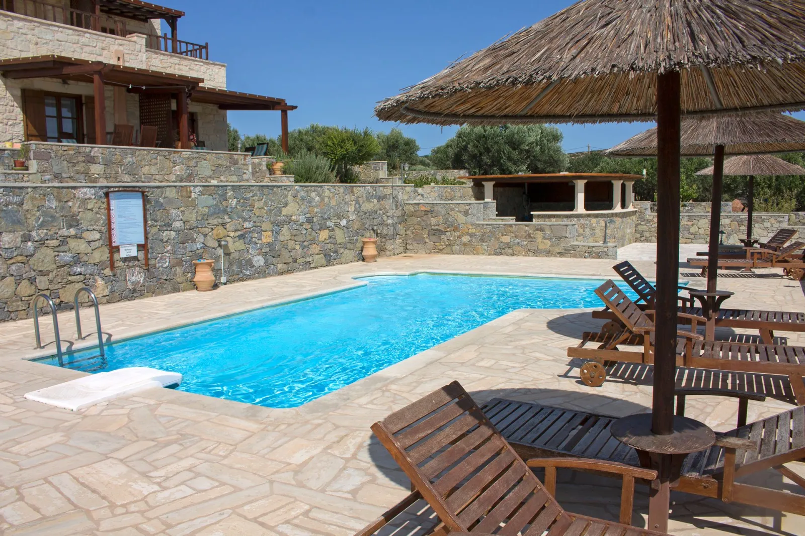 SWIMING POOL