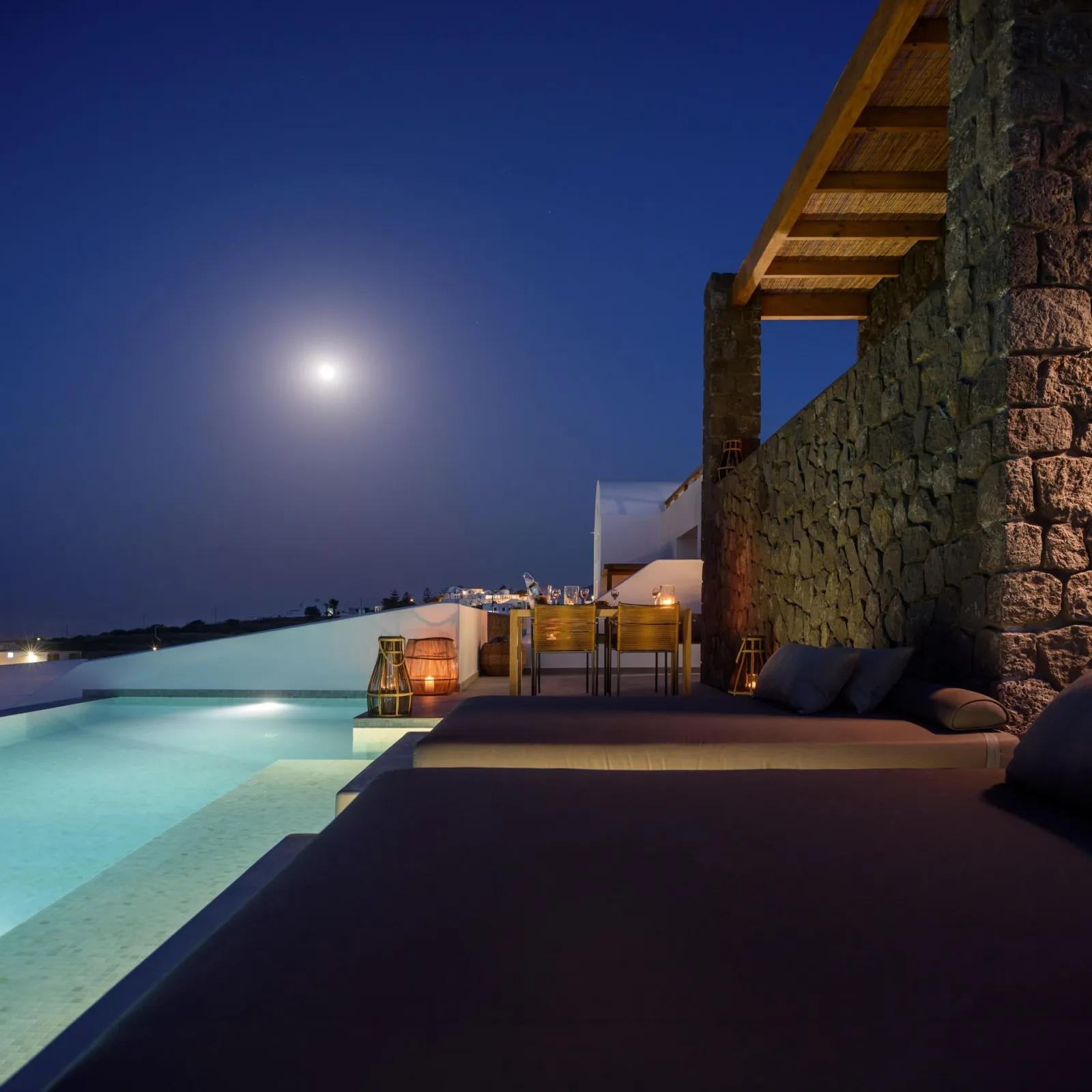 Executive 2 Bedroom Suite with Private Pool - Private veranda with dining area