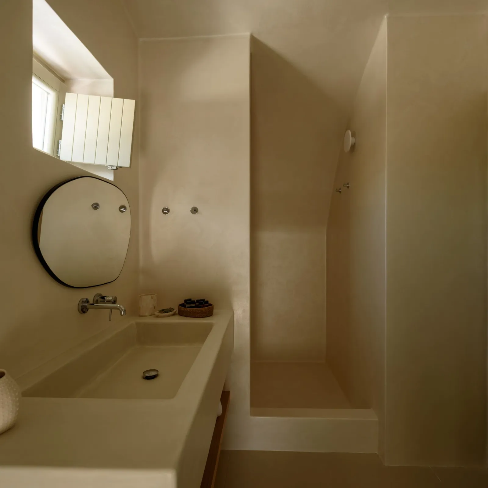 Elite Suite with Heated Jacuzzi - Private bathroom with shower
