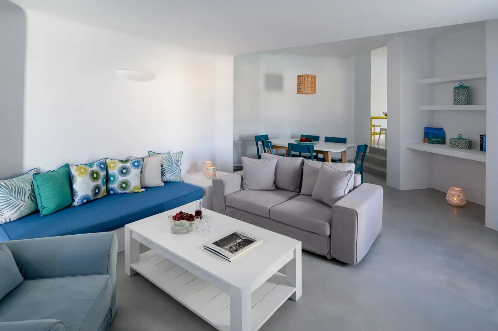Supreme 2 Bedroom Villa - Spacious living room with sofa bed
