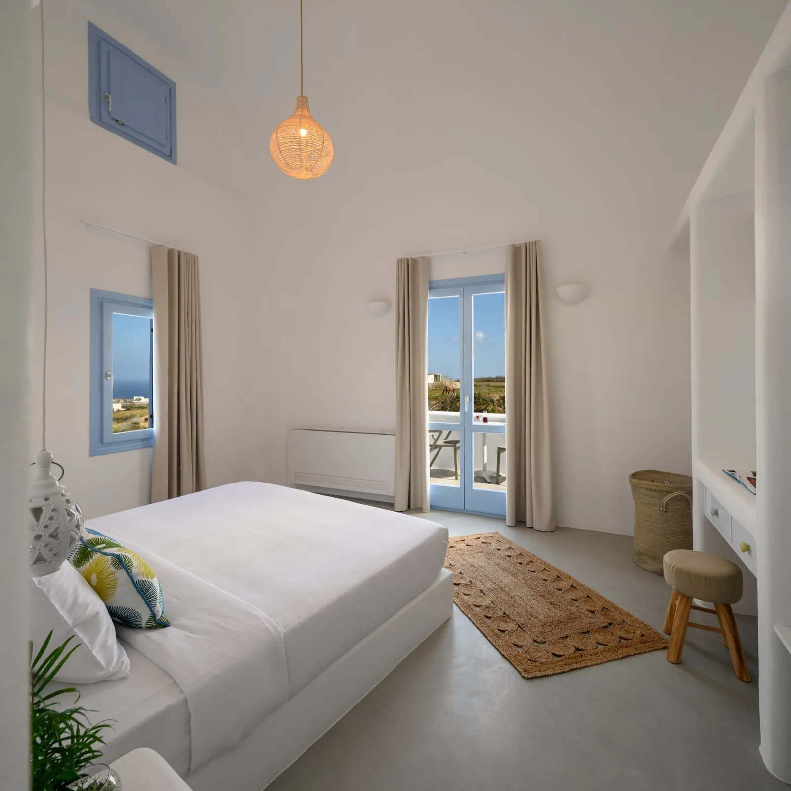 Senior 2 Bedroom Suite with Private Pool - Spacious bedroom