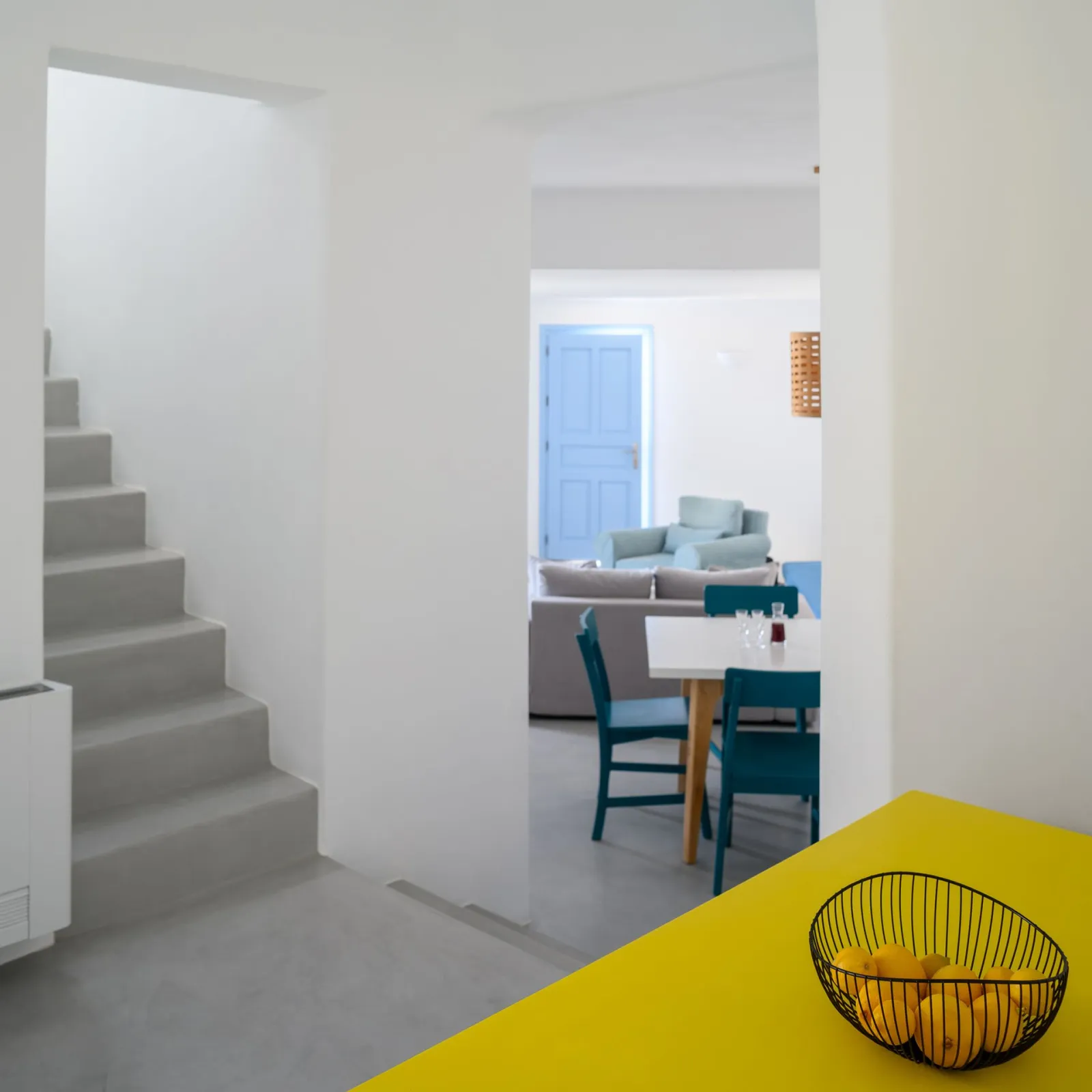 Supreme 2 Bedroom Villa - Dining area and living room