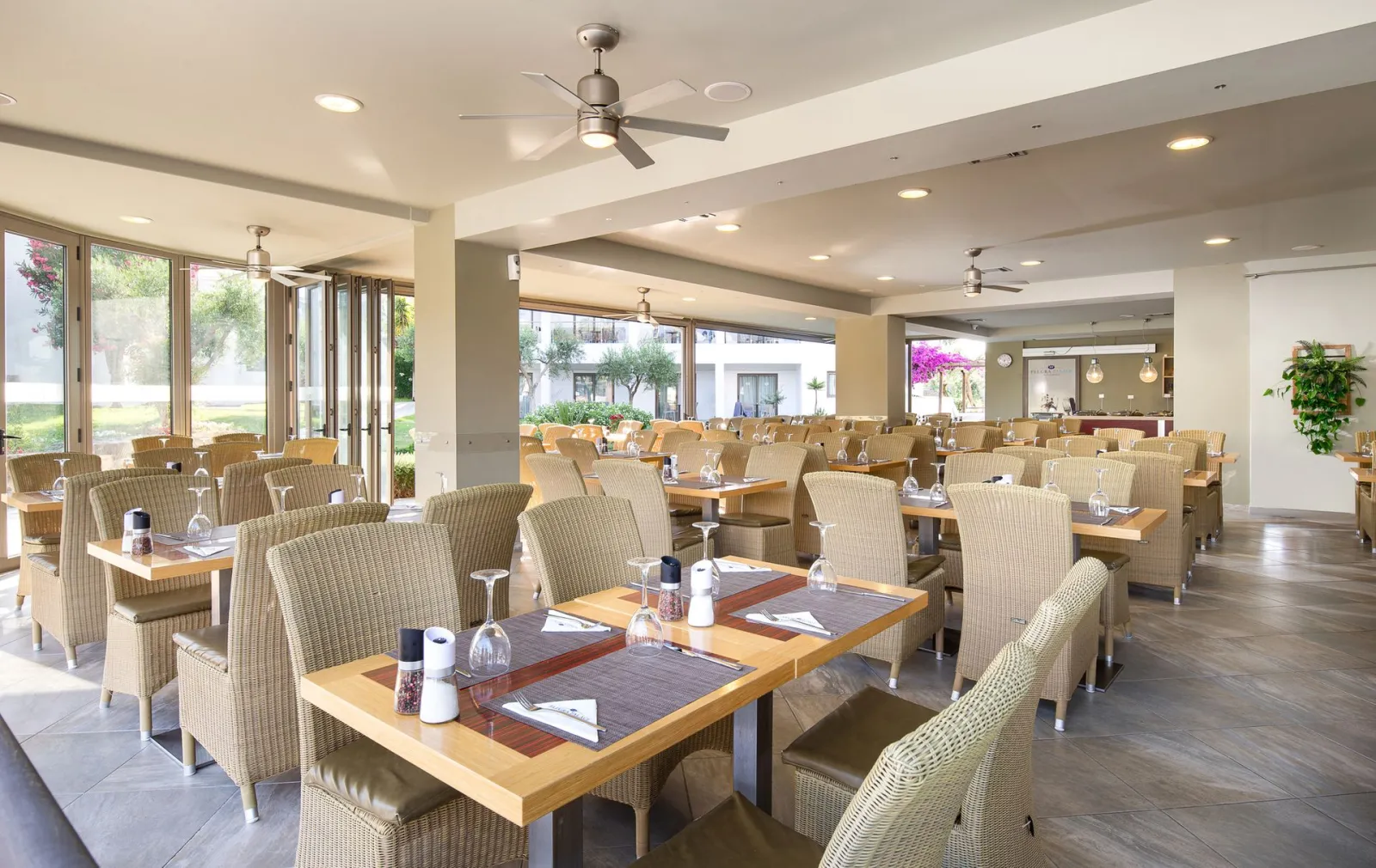 Flegra Palace - Titanes Buffet Restaurant