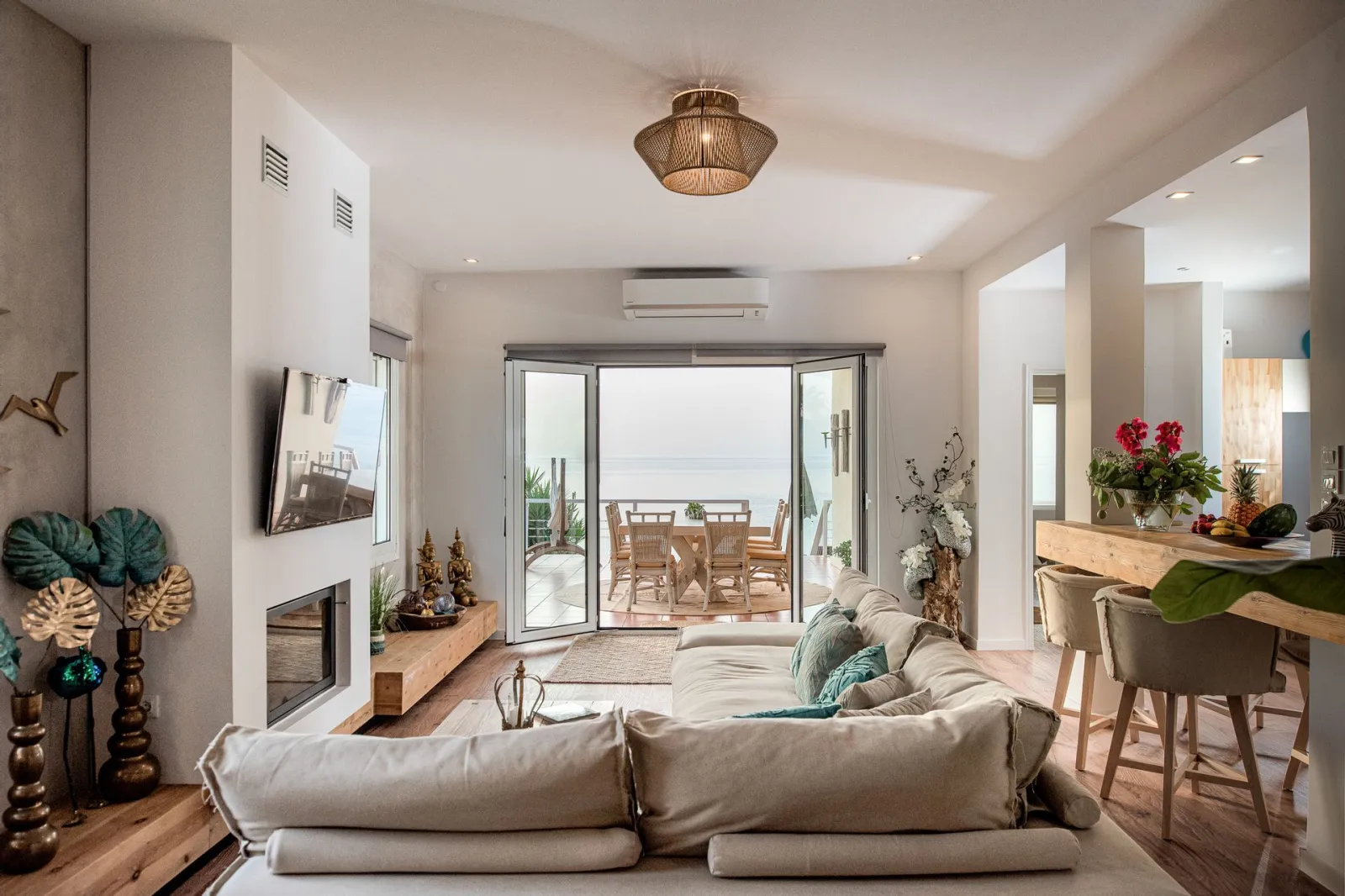 Bright and elegant living area.