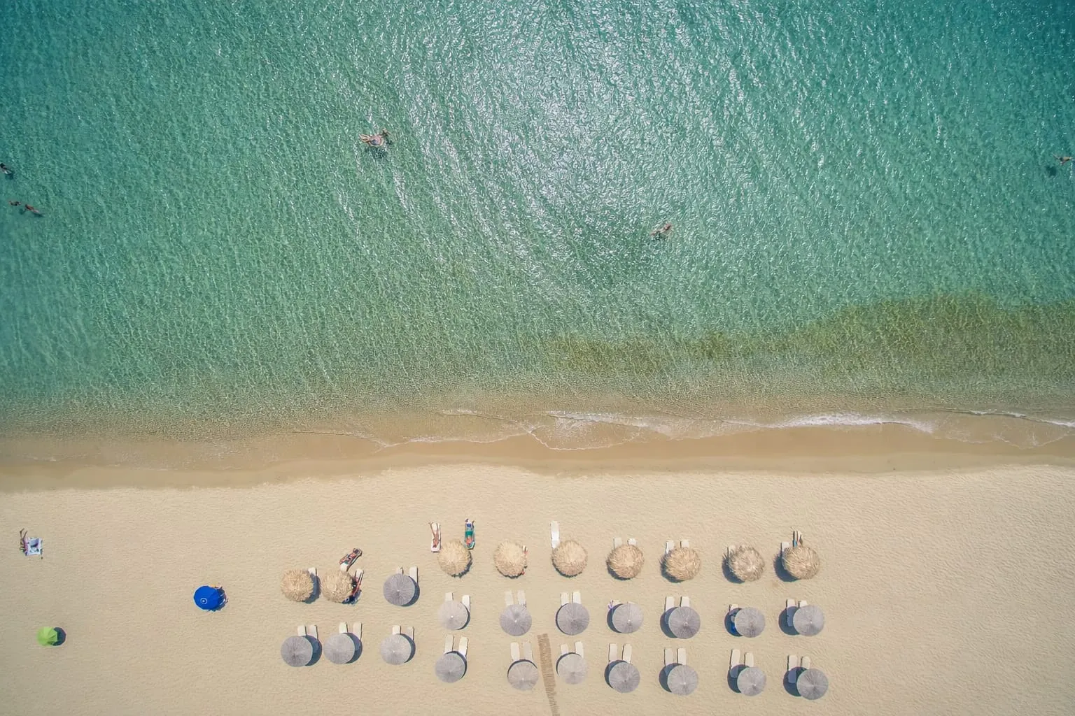 As part of an enhanced seaside experience, guests also enjoy complimentary use of sunbeds at the beach of the sister property, Golden Sand Hotel, located 7 km away, allowing for relaxing moments by the sea with a minimum consumption required on site.
