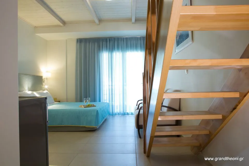 Grand TheoNi Hotel