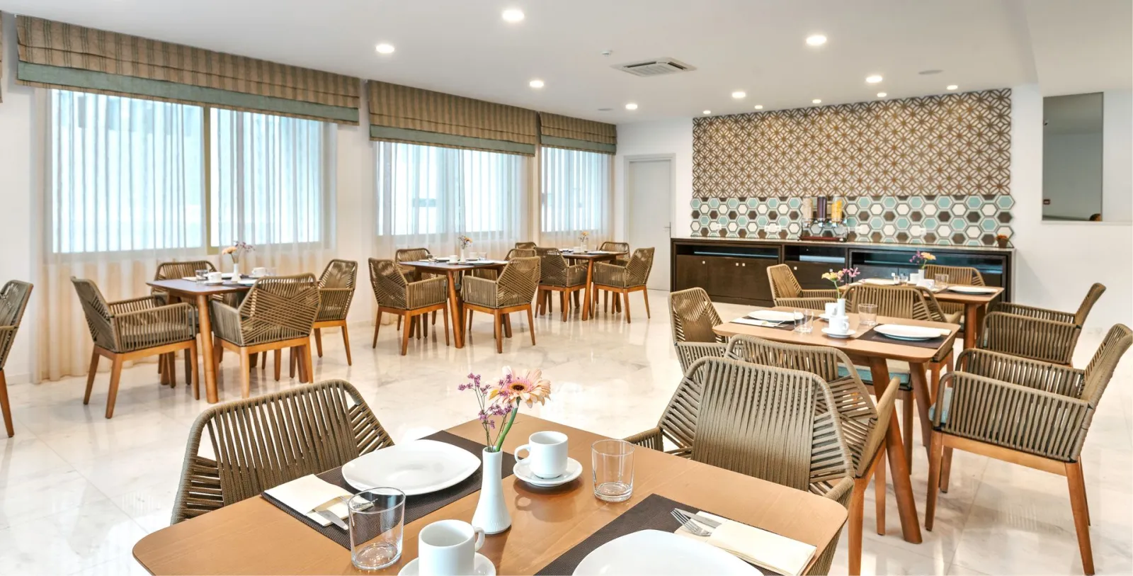 Zephyros Hotel