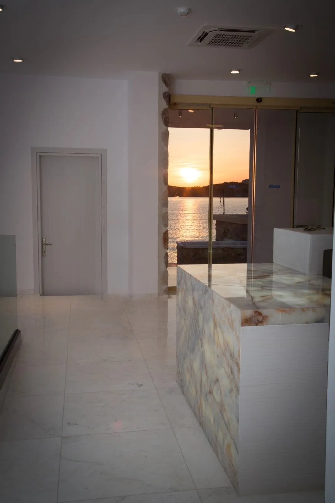 Zephyros Hotel