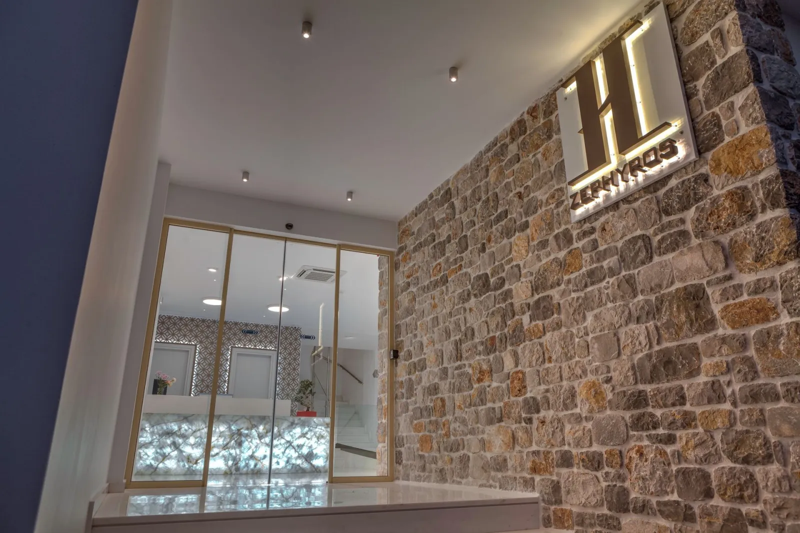 Zephyros Hotel
