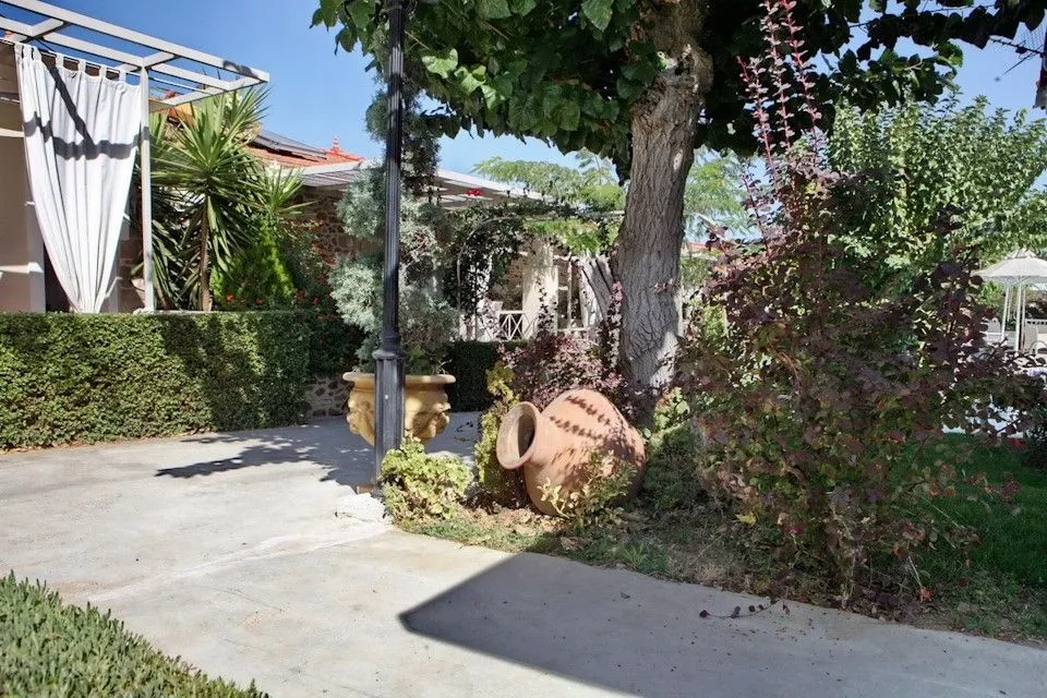 Ikies Lesvos