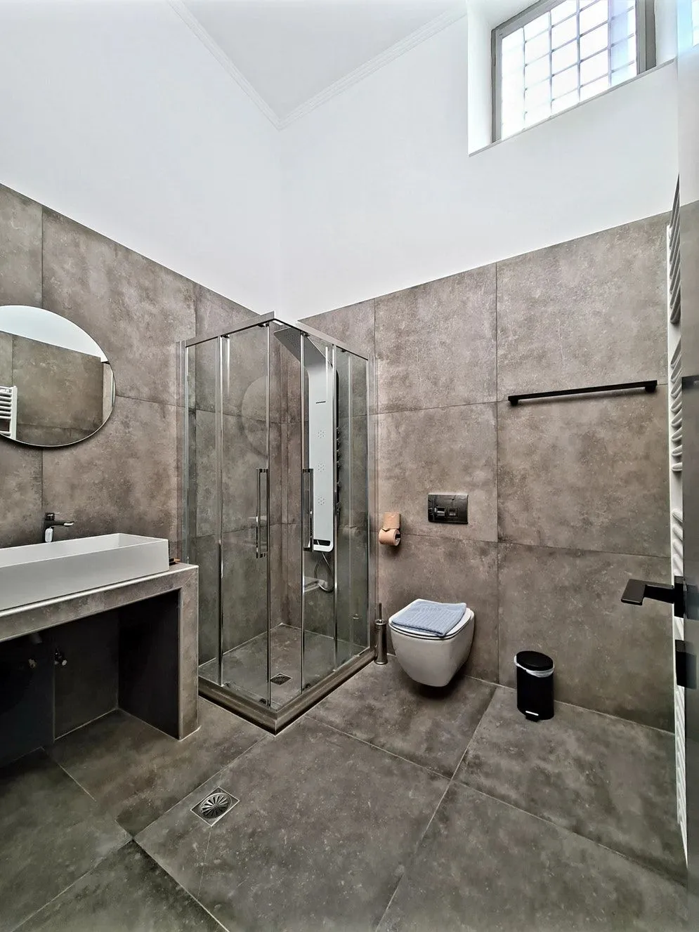Bathroom room No2