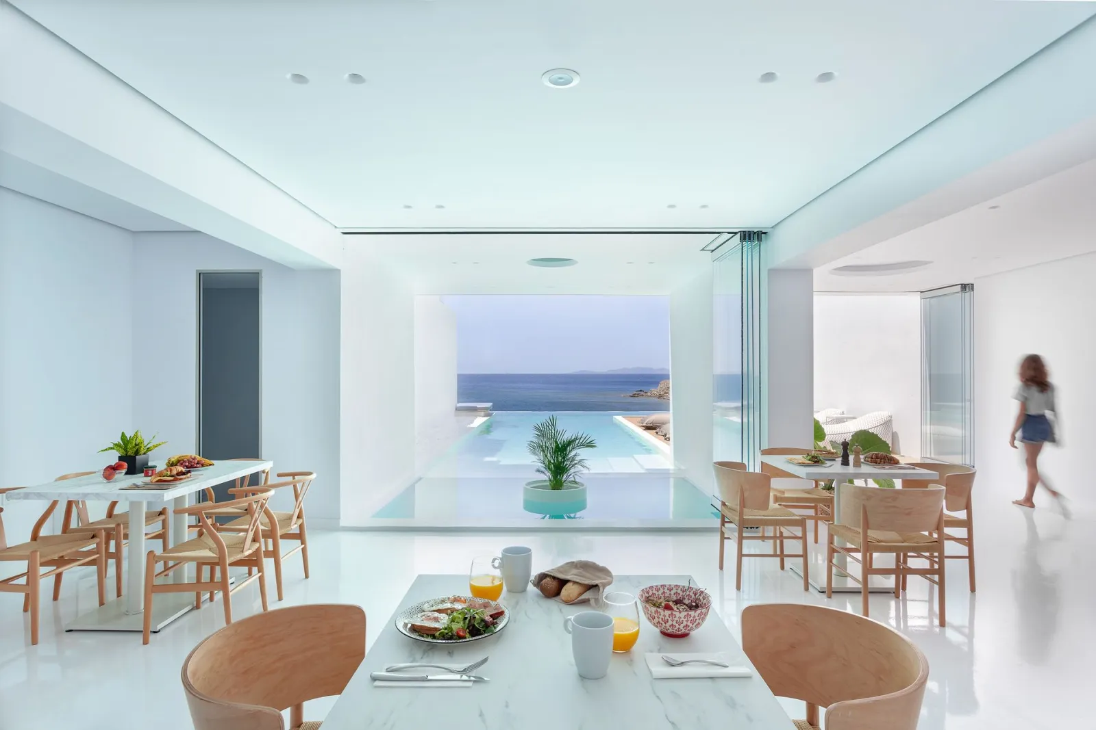 Breakfast area and central swimming pool