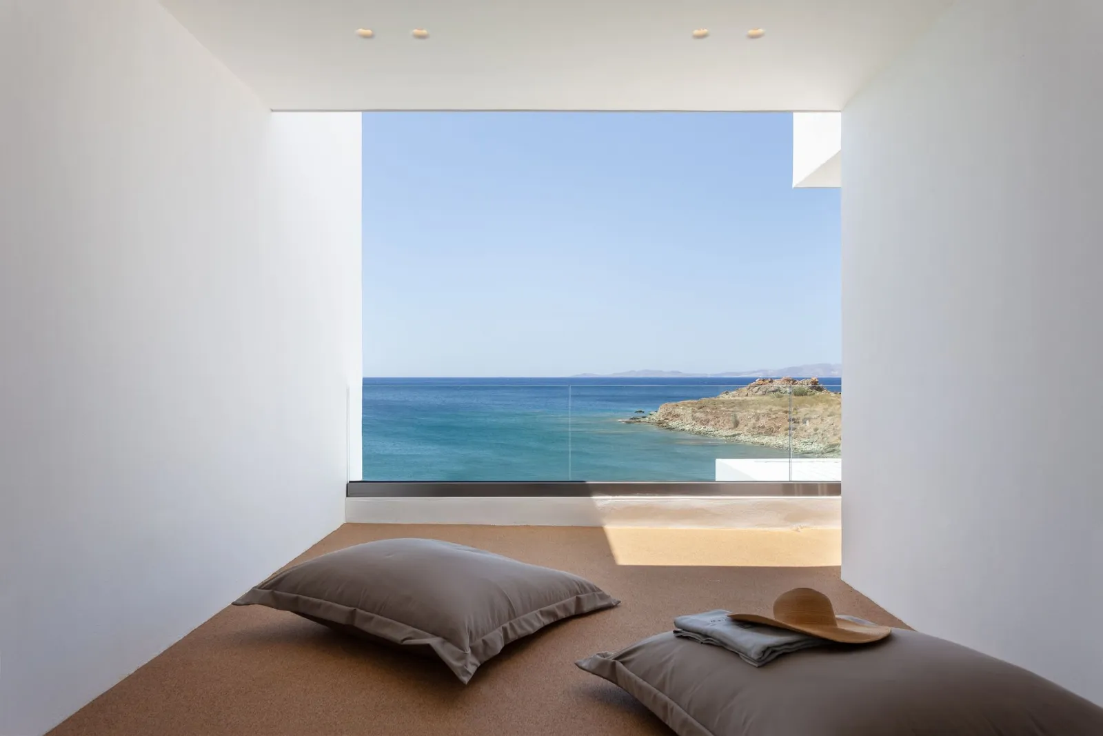 Room balcony (2nd floor)