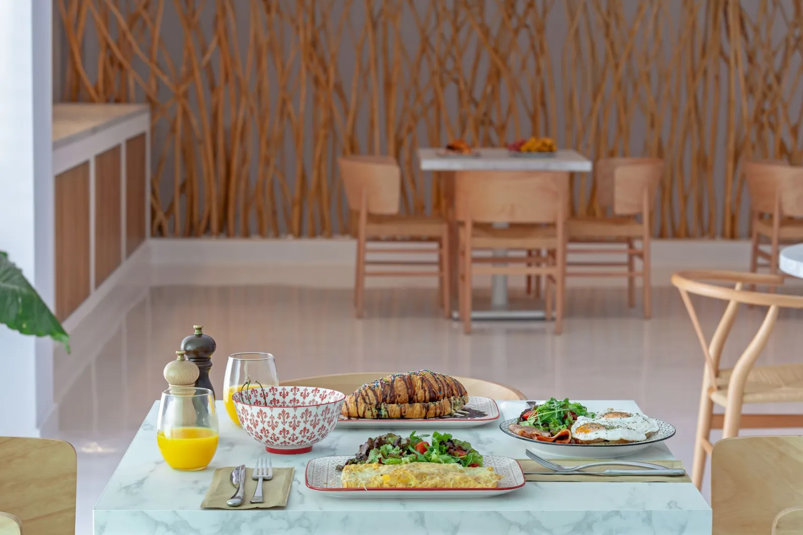 Breakfast area and central swimming pool