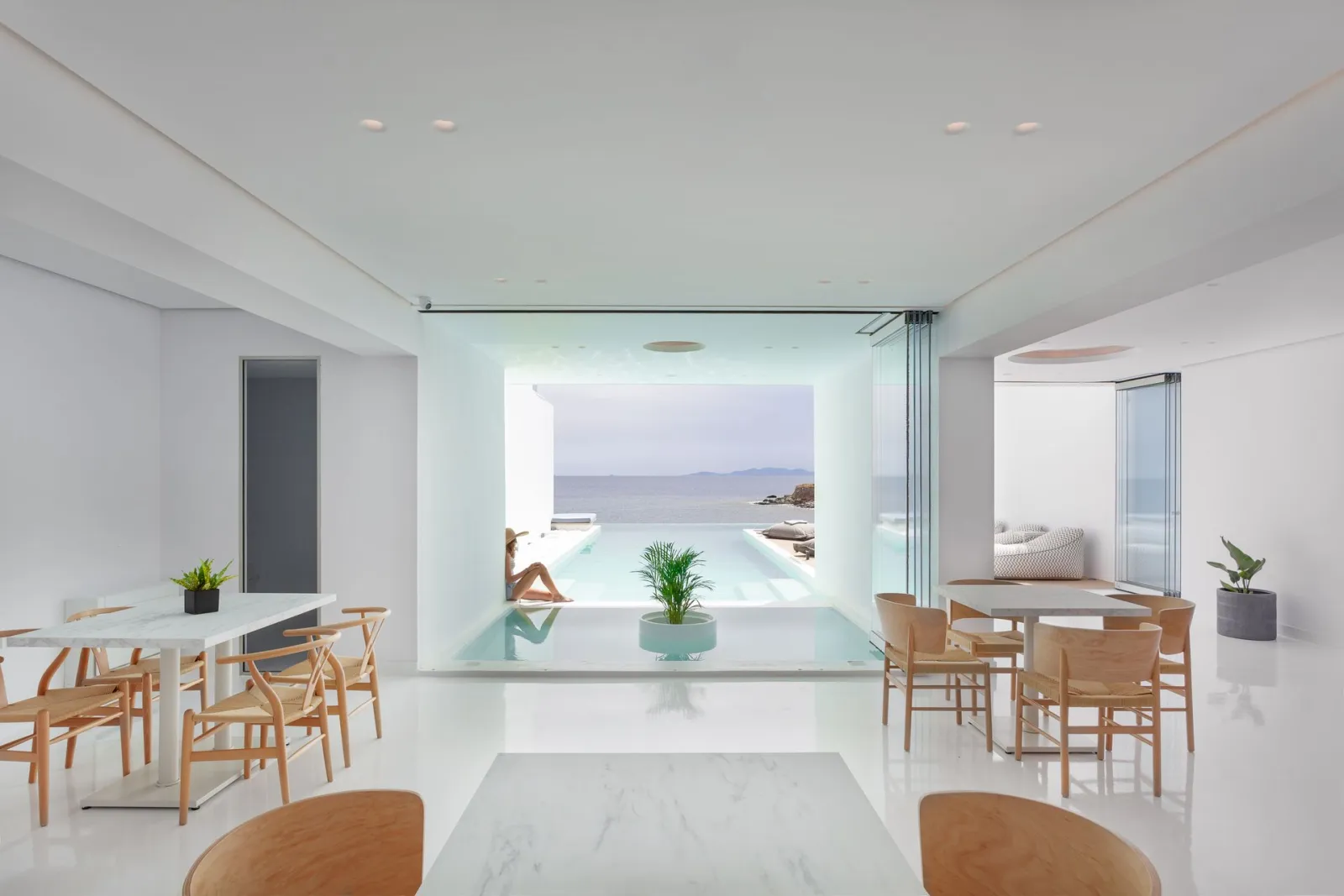 Breakfast area and central swimming pool