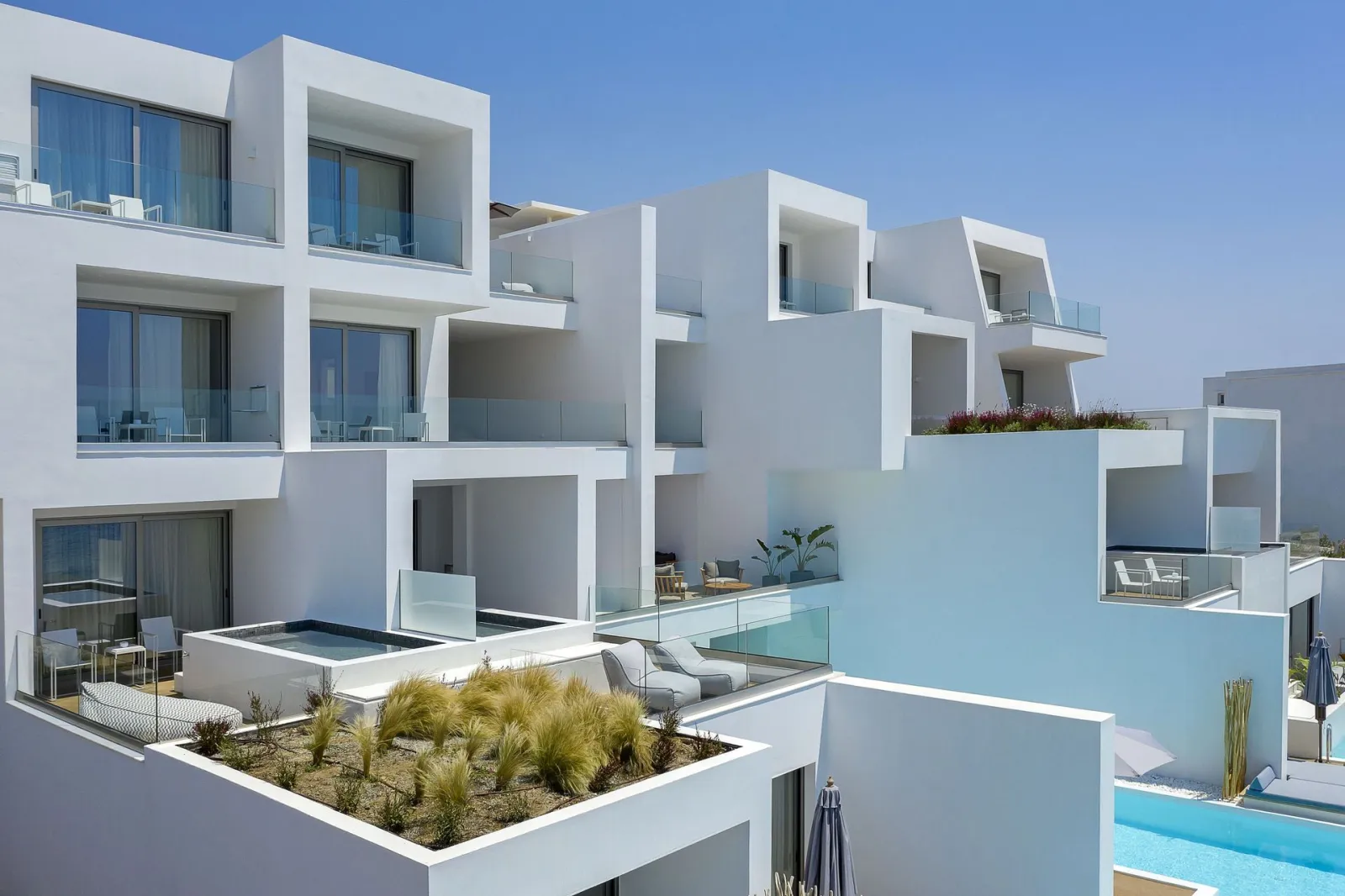 View of balconies from all floors. All balconies have a clear sea view