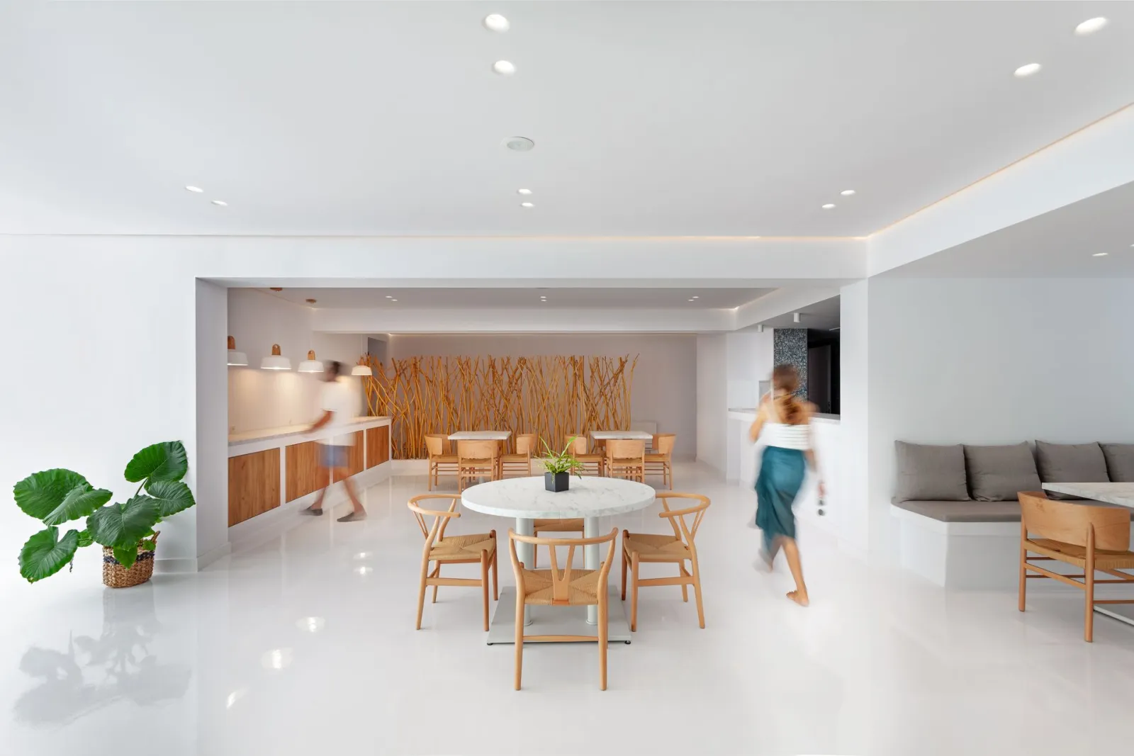 Breakfast area and central swimming pool