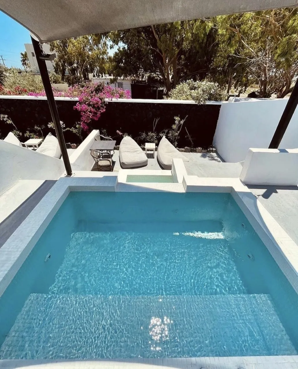 Outdoor heated hot tub Loft Suite