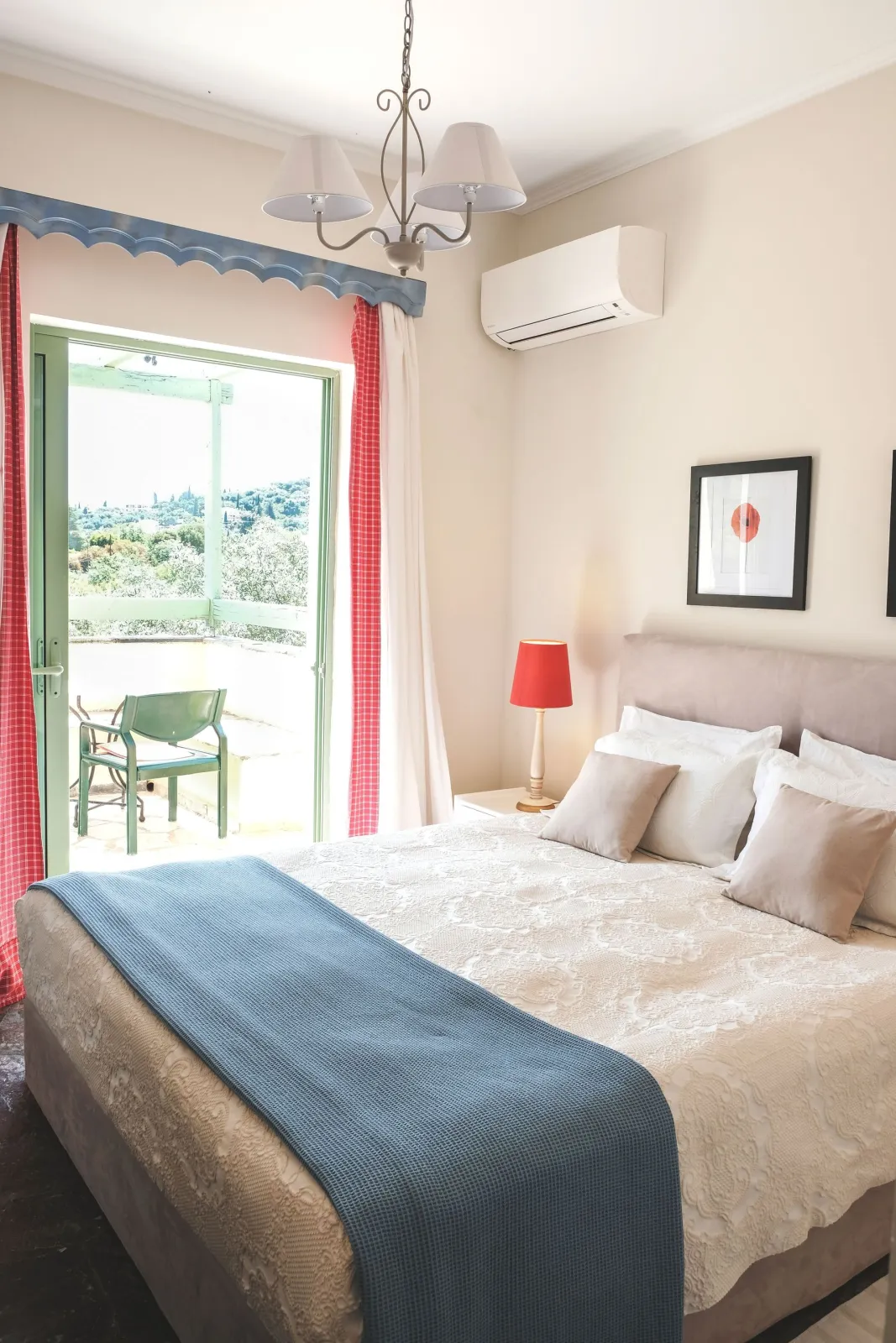 Suite - Bedroom