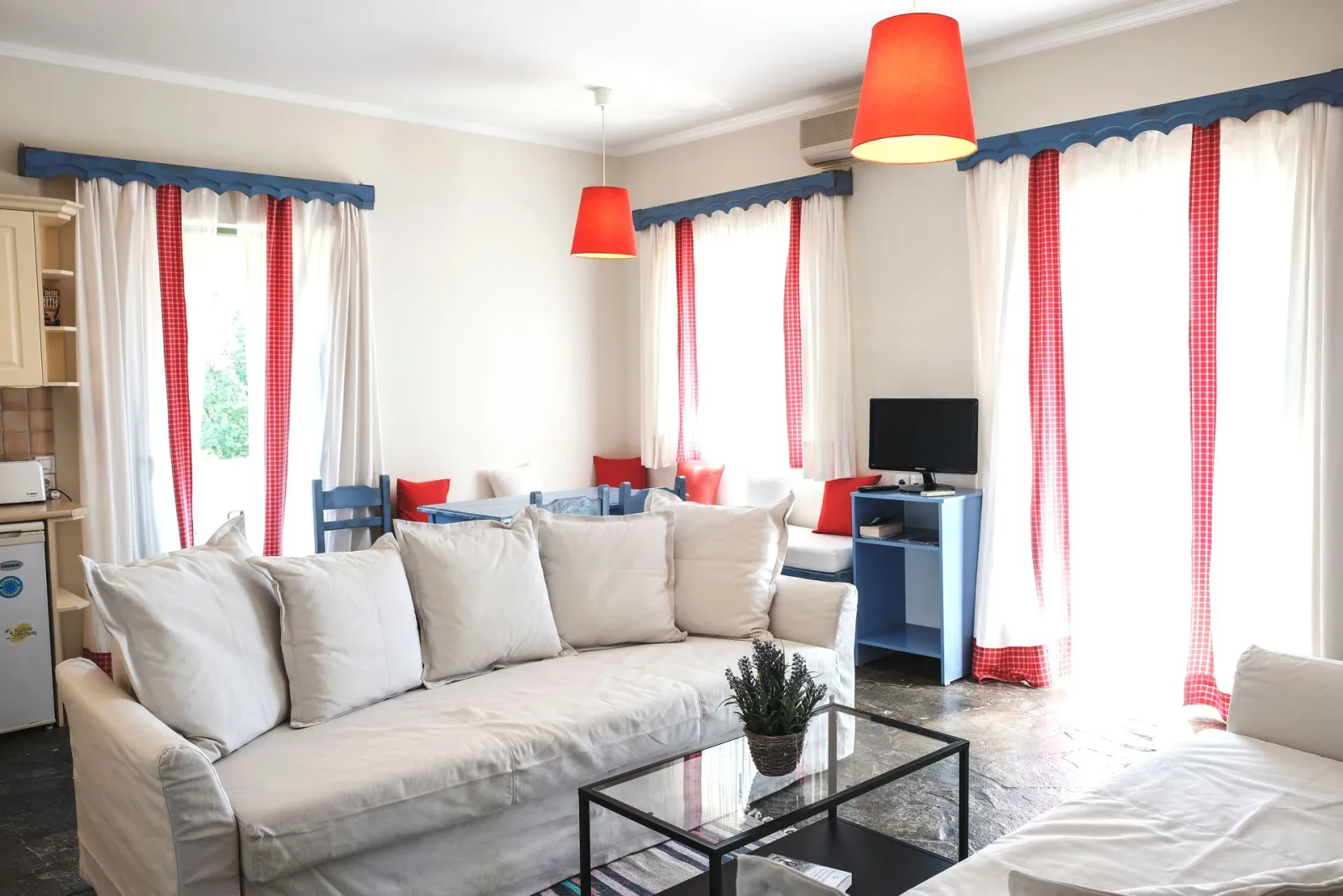 Suite, Living Room