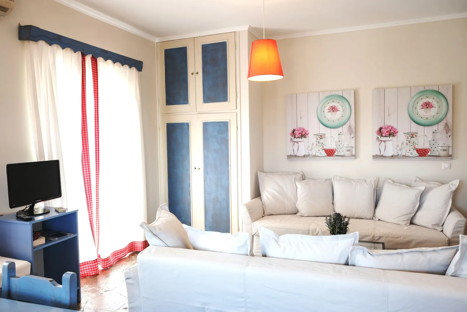 Suite - Living Room